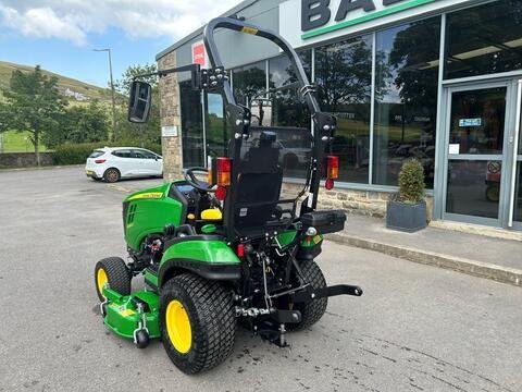 John Deere 1026R compact tractor - Image 2